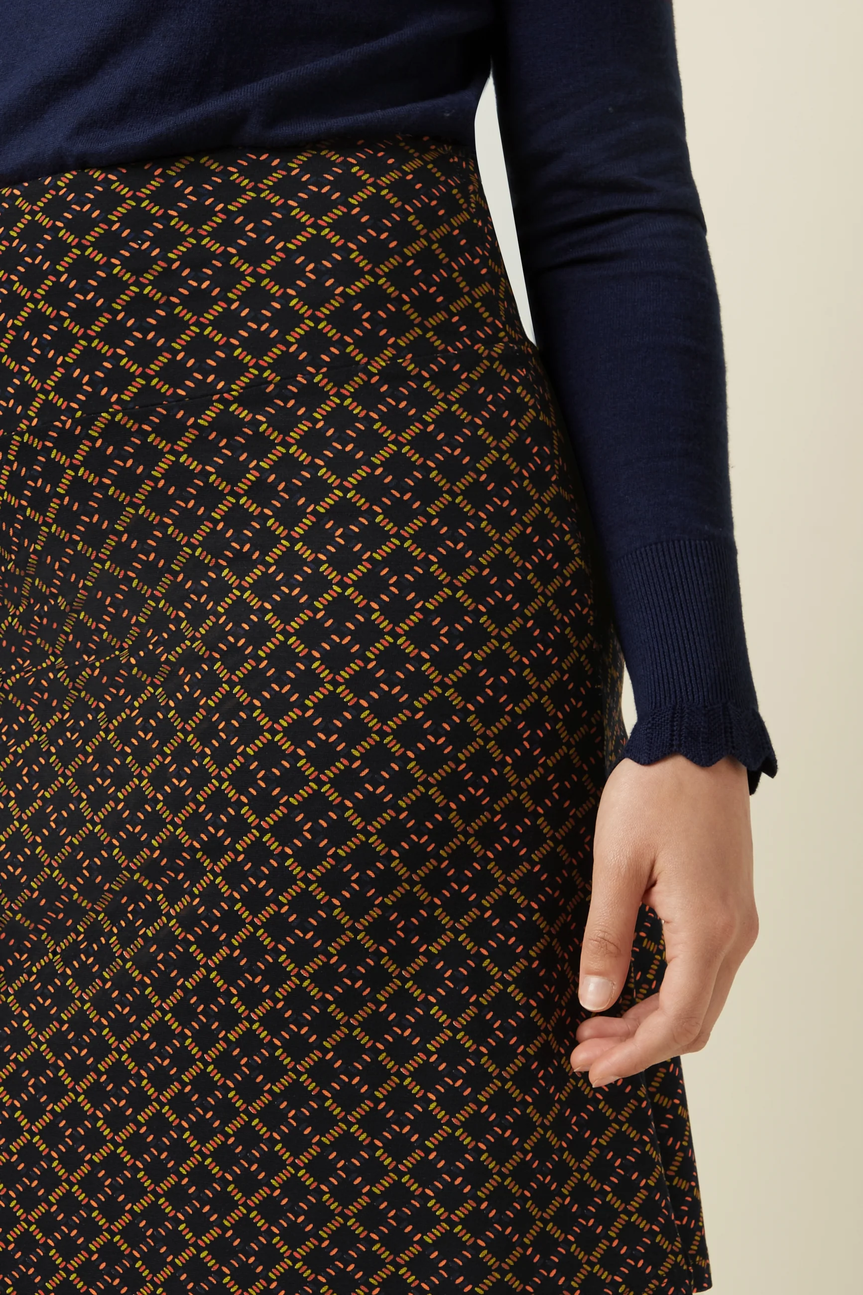 Border Skirt Dynamo - Image 4