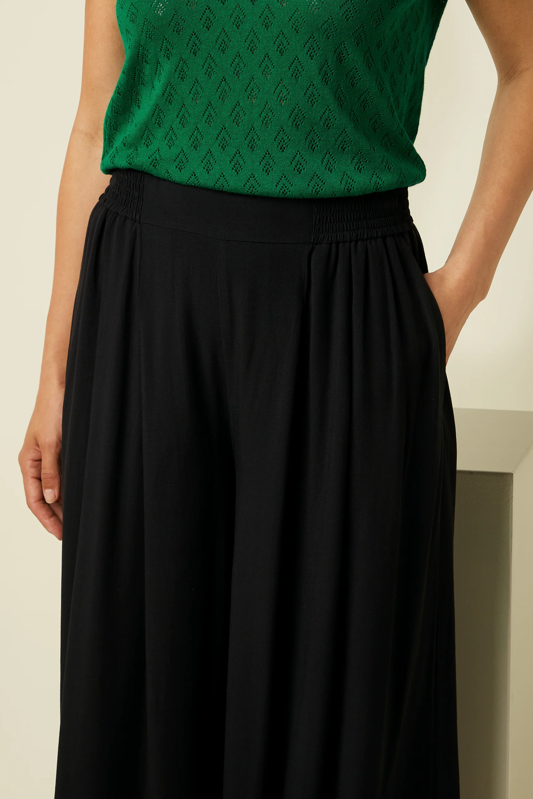 Double V Top Mateo Knit - Image 2